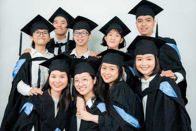 UEH-ISB Pathway BBus anh 1