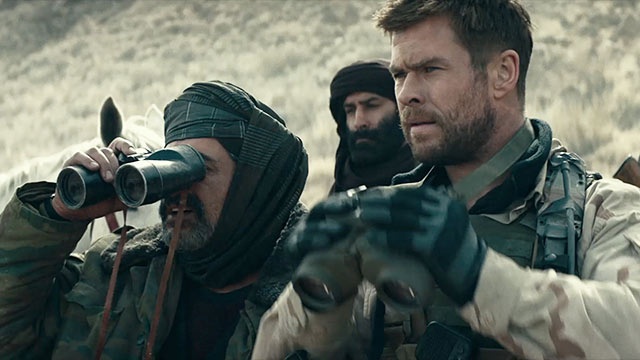 12 Strong': Câu chuyện 12 lính Mỹ chống lại Taliban trên lưng ngựa - Phim  chiếu rạp