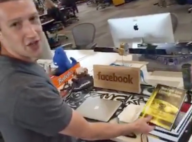 Văn phòng của Tim Cook, Mark Zuckerberg có gì?