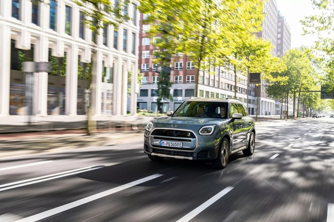 MINI Countryman thuần điện chốt giá khởi điểm hơn 45.000 USD