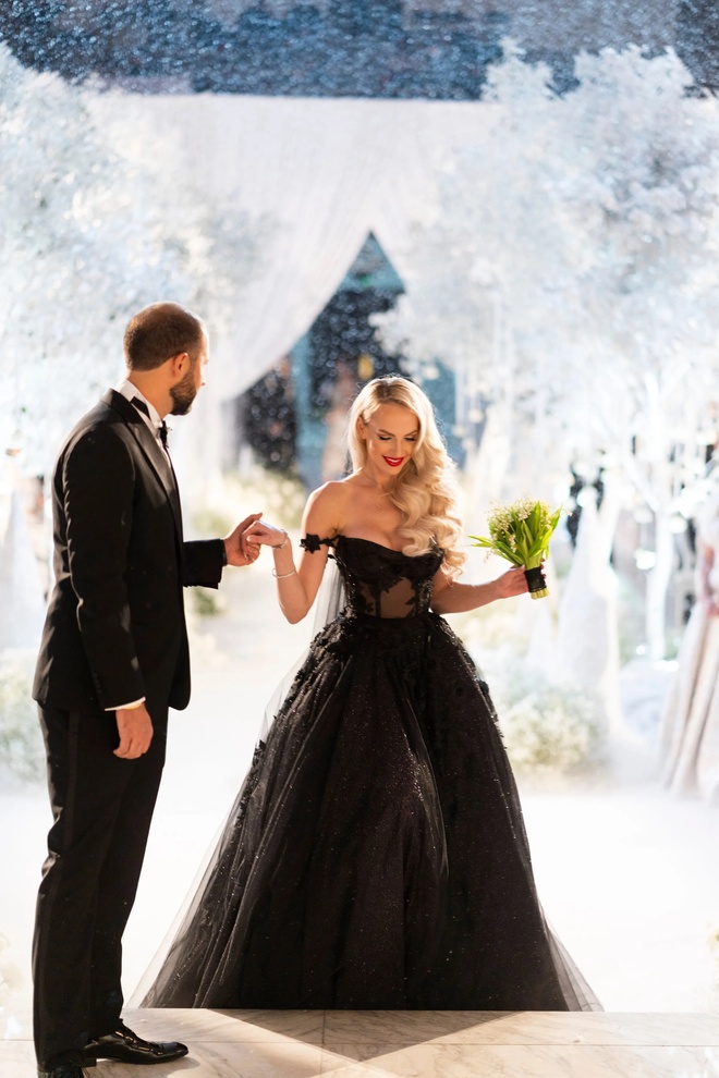 Váy cưới đen gothic cho lễ cưới - Simple wedding dresses | Black wedding  dresses, Gothic wedding dress, Wedding dresses corset