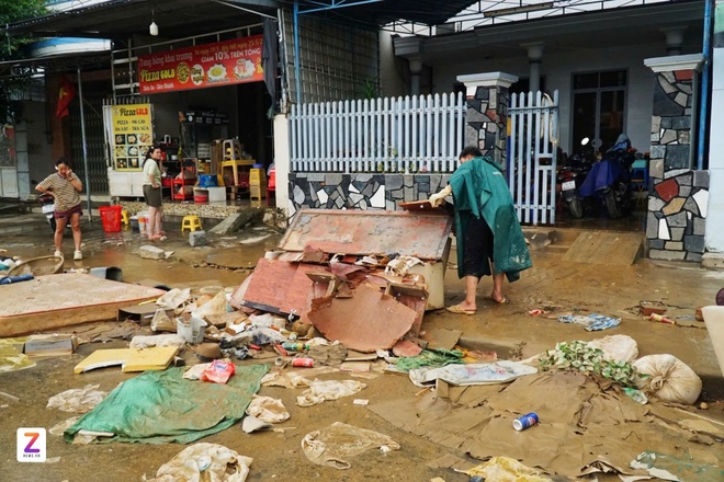 Khu vực ngập sâu trong lũ lụt miền Trung với nguy cơ dịch bệnh cao
