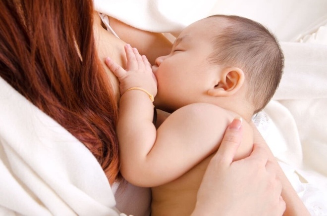 Mẹ đang cho con bú sau sinh cần kiêng thực phẩm nào? | Znews.vn