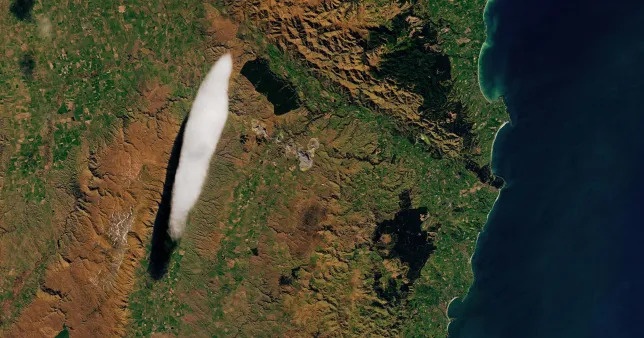 Hiện tượng pareidolia UFO trong đám mây