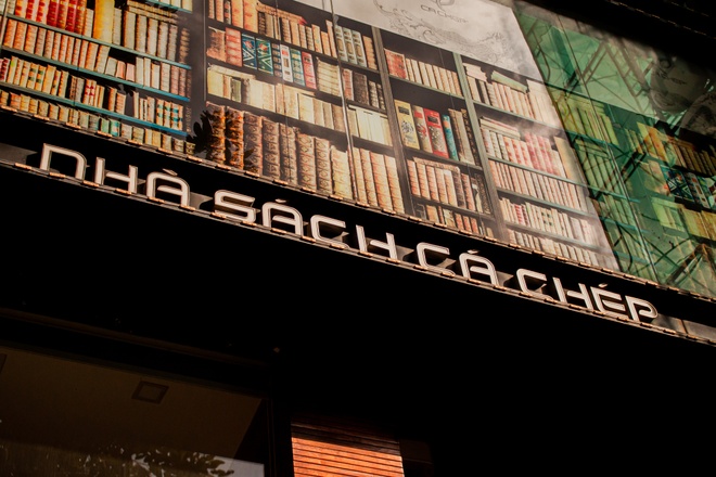 nha sach ca chep anh 1