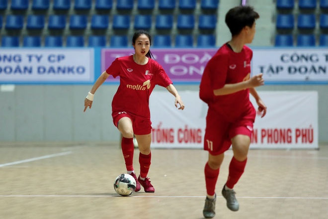 Trần Thị Duyên đá futsal - Thể thao
