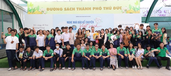 nha bao viet sach anh 1