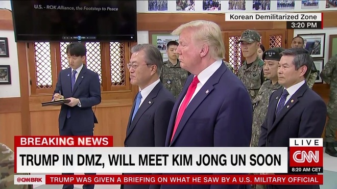 Tong thong Trump den DMZ anh 19
