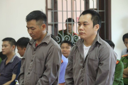 container tong oto lui tren cao toc anh 1