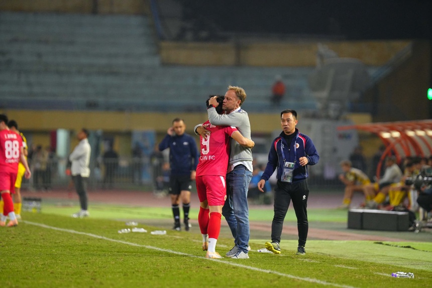 Đ&igrave;nh Bắc lập c&ocirc;ng lớn ở Champions League, CLB CAHN rộng cửa đối đầu Al Nassr của Ronaldo