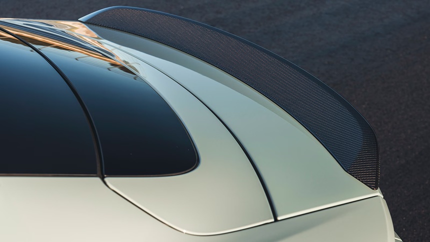 Porsche Taycan Turbo GT - siêu xe điện mạnh hơn 1.100 mã lực