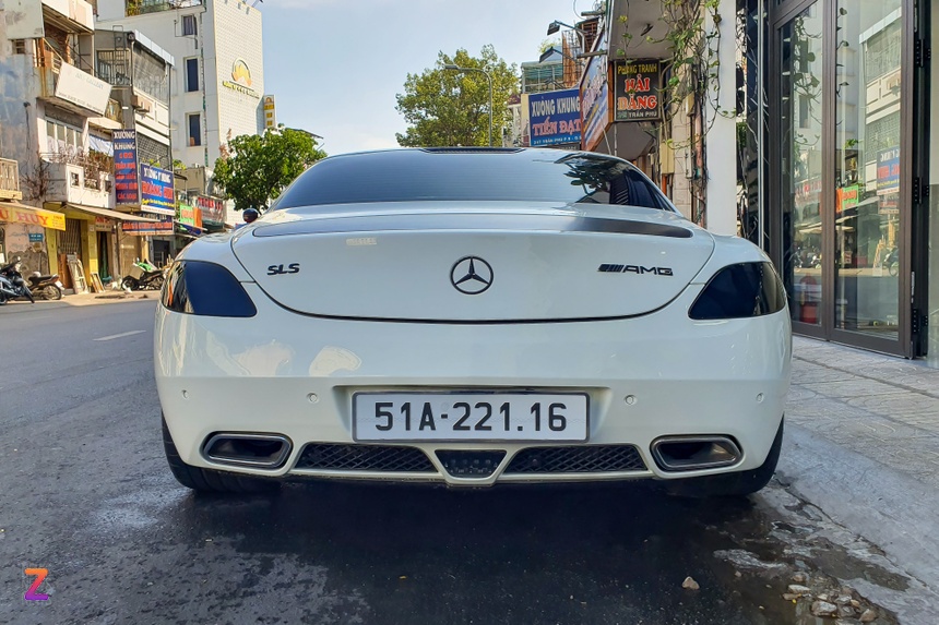 Siêu xe Mercedes-Benz SLS AMG 14 năm tuổi có gì đặc biệt?