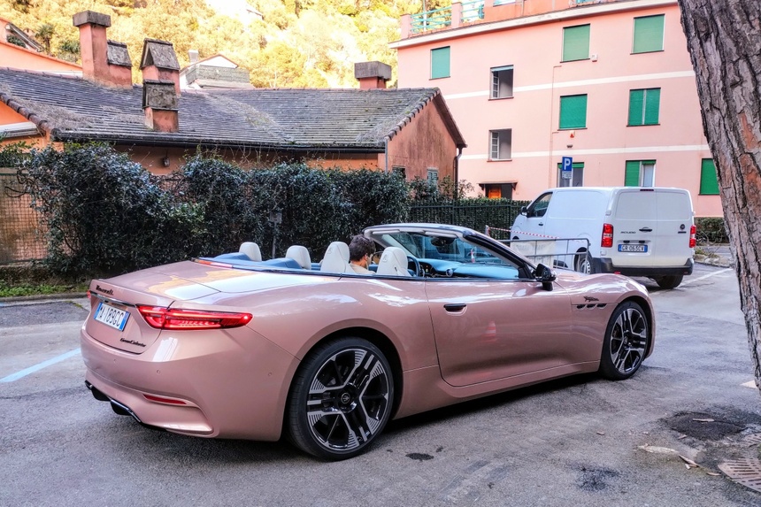 Chưa ra mắt, Maserati GranCabrio Folgore đã lộ diện trên đường phố