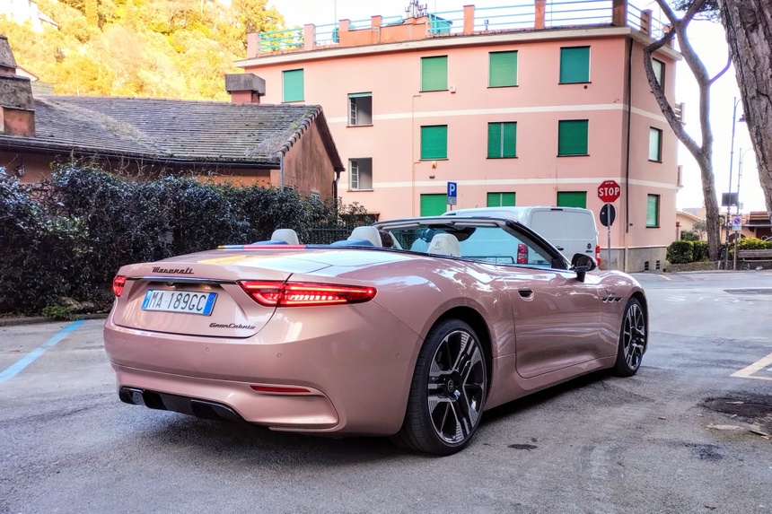 Chưa ra mắt, Maserati GranCabrio Folgore đã lộ diện trên đường phố