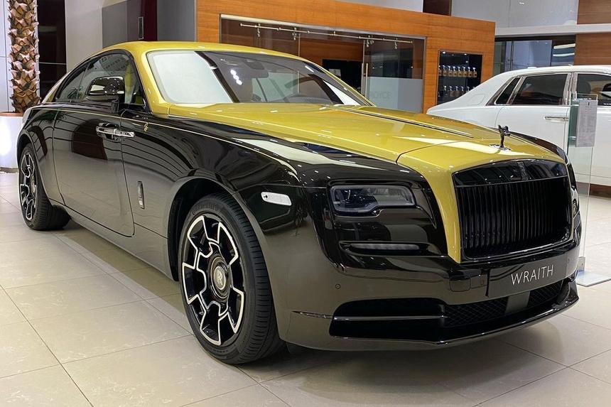 Rolls-Royce Wraith Black Badge Sportive độc nhất thế giới về Việt Nam