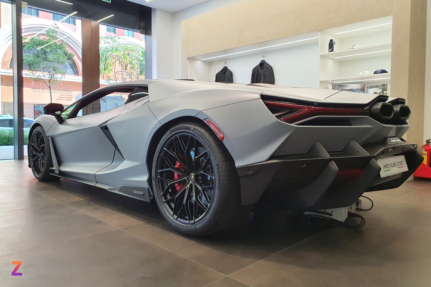 Lamborghini Revuelto hầm hố hơn với gói độ của Keyvany