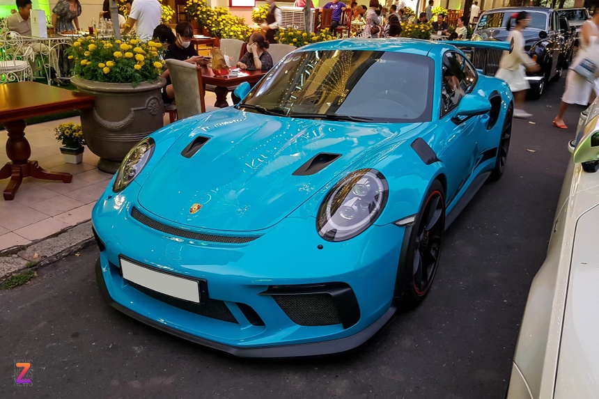 Porsche 911 GT3 RS hơn 16 tỷ đồng tái xuất trên đường phố