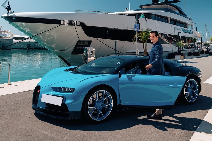 Bugatti Chiron được trưng bày trên du thuyền tại Monaco