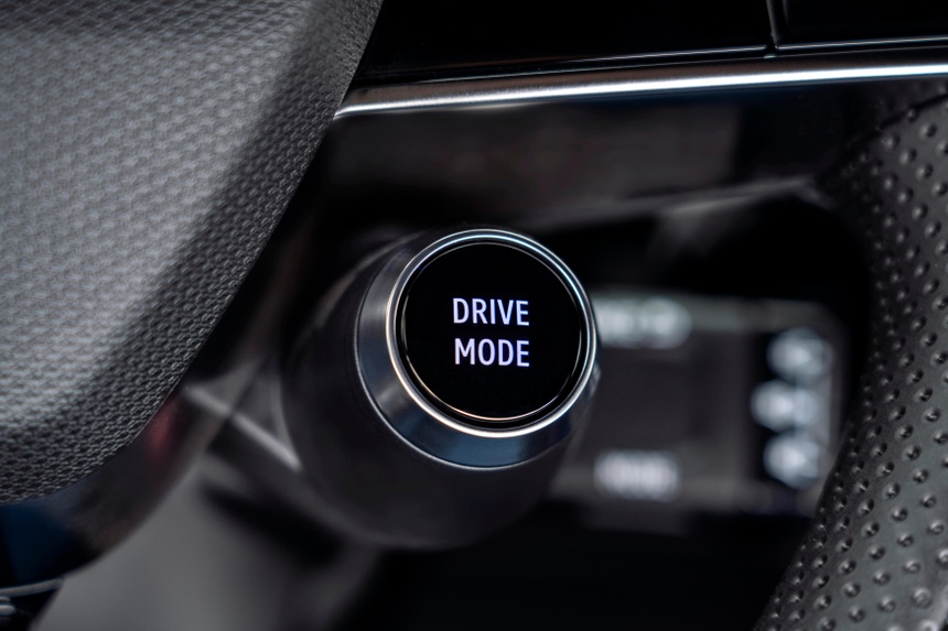 nissan,  micra,  nissan micra,  xe dien,  ev,  renault,  renault 5 e-tech,  hatchback,  hang b anh 24