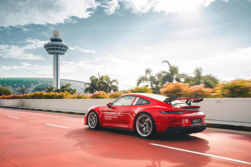 porsche,  singapore,  porsche singapore,  Porsche at Jewel,  Jewel Changi,  showroom,  san bay,  san bay changi anh 7