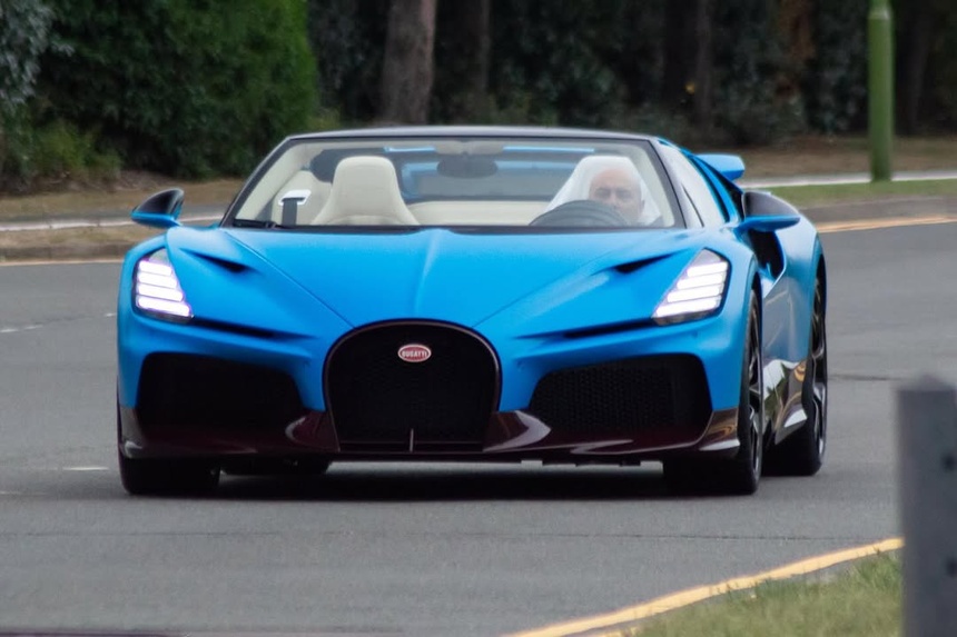 Bugatti W16 Mistral đầu tiên tại Anh: phối màu độc lạ chưa từng có
