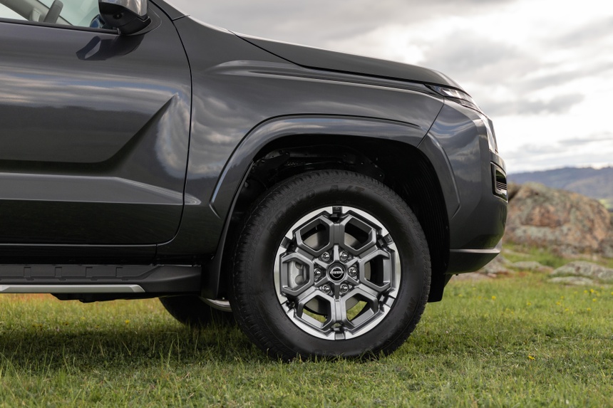 ban tai,  nissan,  nissan navara,  navara,  mitsubishi,  triton,  mitsubishi triton,  australia,  new zealand anh 4