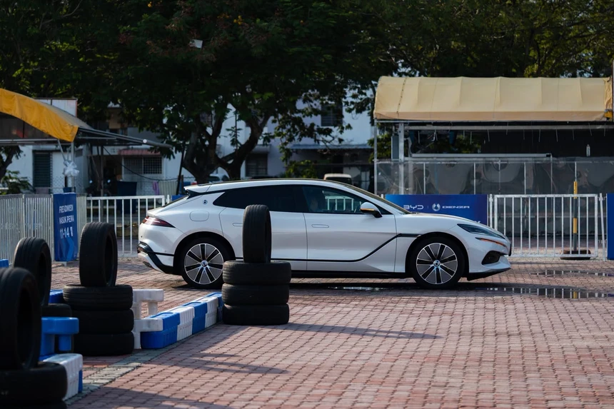 malaysia,  byd,  denza,  denza z9gt,  z9gt,  xe điện,  tesla,  bmw,  mercedes-benz,  trung quốc,  ev ảnh 2