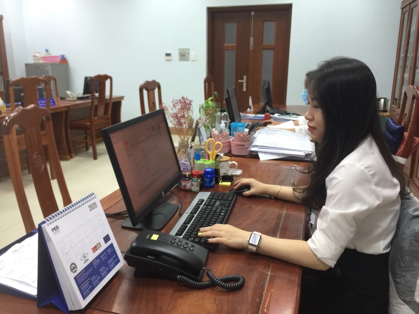 Ngan hang gap kho voi quy dinh moi ve thue anh 1