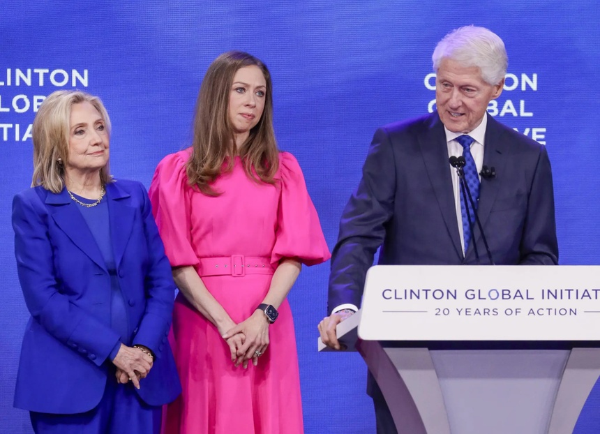 Nhà cựu Tổng thống Clinton bị Quốc hội Mỹ cảnh báo trừng phạt