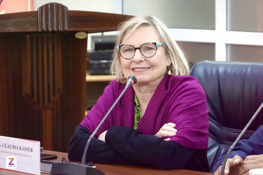 Hoi sach Frankfurt anh 2