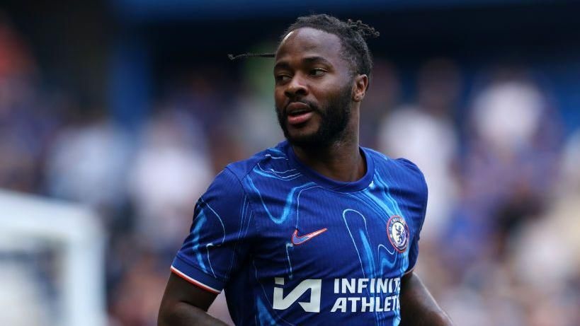 Sterling nằm trong danh sách bị Chelsea bỏ lại.