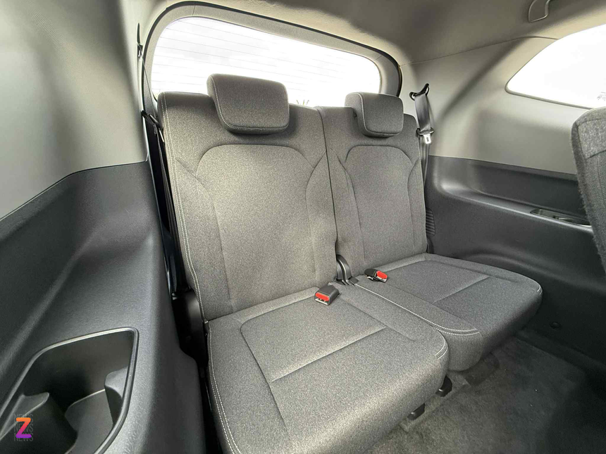 VinFast Limo Green anh 12
