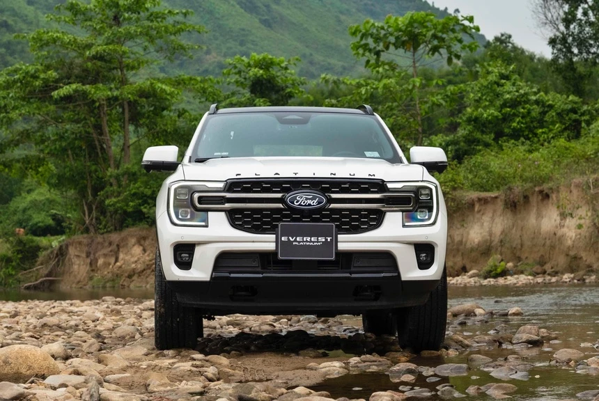 Ford Everest có thêm bản máy xăng 2.3L Ecoboost