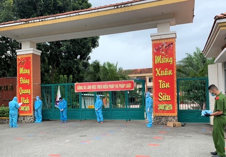 Khoi to 3 F0 an nhau,  danh nguoi trong khu cach ly o Binh Duong,  Khu dieu tri benh nhan Covid-19 Bau Bang anh 1