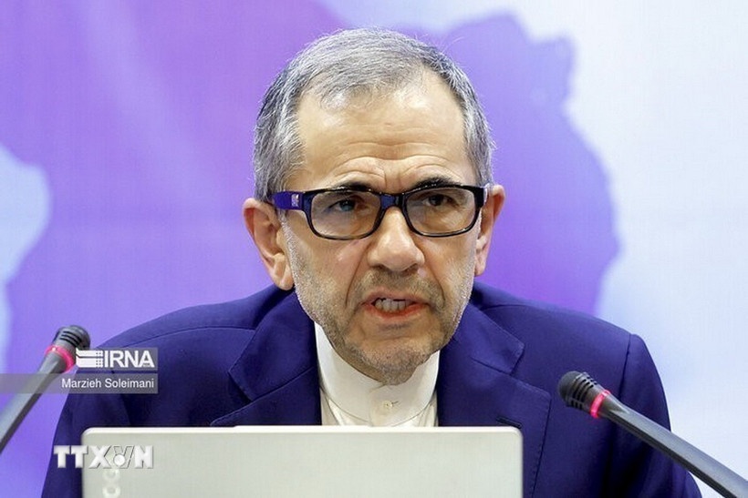 170 triệu thùng dầu Iran 'lênh đênh trên biển'