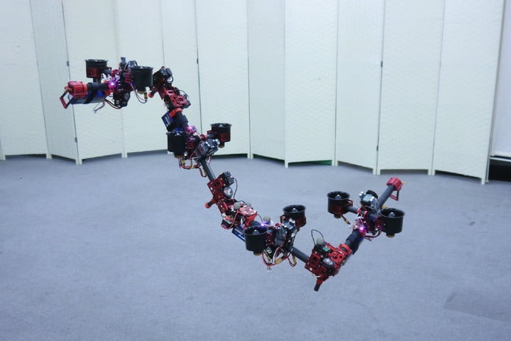 robot bay luon nhu rong anh 1