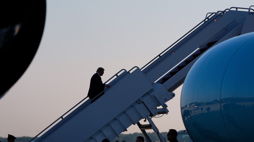 TT Trump khởi hành đến Alaska: 'Tôi không đàm phán thay Ukraine'
