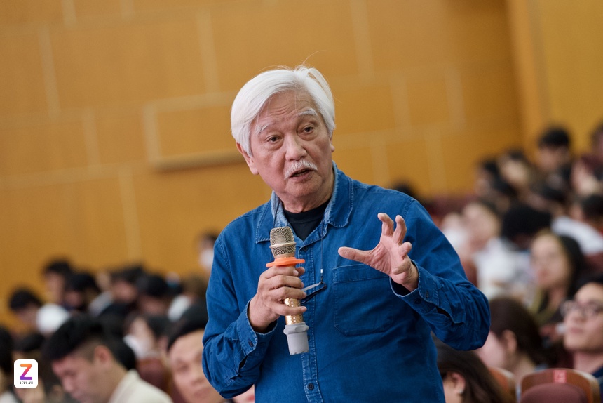 Nhà sử học Dương Trung Quốc chia sẻ về tầm quan trọng của việc học và văn hóa trong thời đại trí tuệ nhân tạo. Nhà sử học Dương Trung Quốc chia sẻ về tầm quan trọng của việc học và văn hóa trong thời đại trí tuệ nhân tạo.