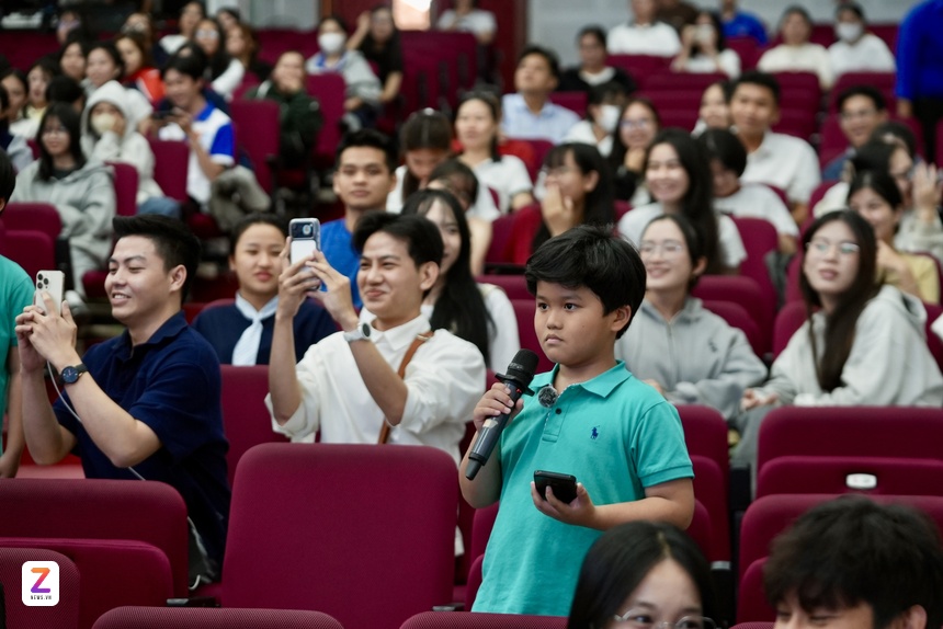 Sự kiện Hành trình Từ Trái Tim ở các trường đại học thu hút sự quan tâm của nhiều bạn trẻ. Sự kiện Hành trình Từ Trái Tim ở các trường đại học thu hút sự quan tâm của nhiều bạn trẻ.