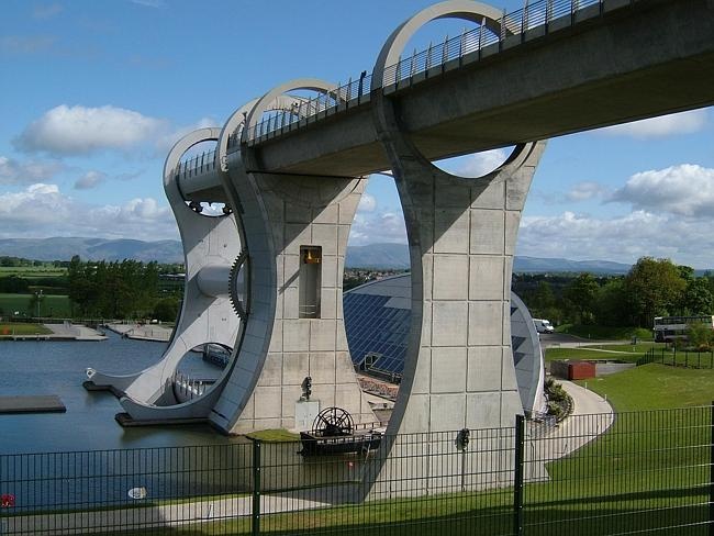Bonnybridge, Scotland: Đây được coi là nơi ghi nhận nhiều vật thể bay lạ nhất trên trái đất, với 300 lần một năm.