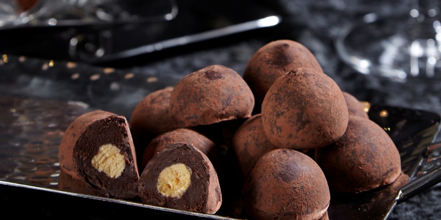 Champagne Truffles (Thụy Sỹ): Champagne Truffles là sự kết hợp của bơ hòa quyện cùng sô cô la sữa và thêm chút sâm panh. Ảnh: Teuschersg.