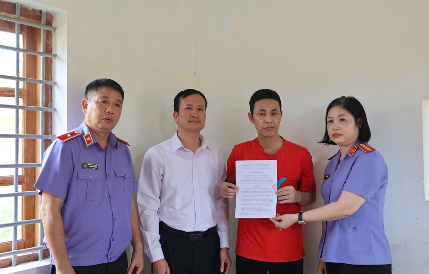 Thai Khac Thanh,  Ga loi,  Ga loi trang,  Do Manh Tang,  Tran Thi Thu Tra anh 1