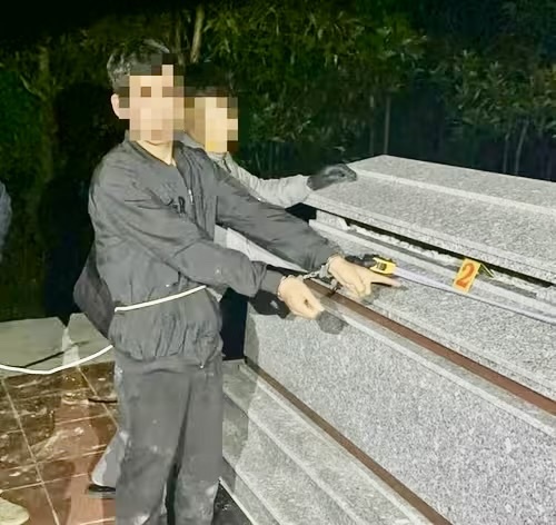 2 doi tuong,  cat giau,  2.000 vien ma tuy anh 1