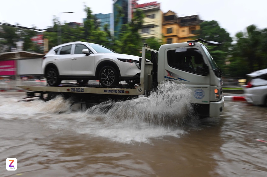 oto ngap nuoc anh 1