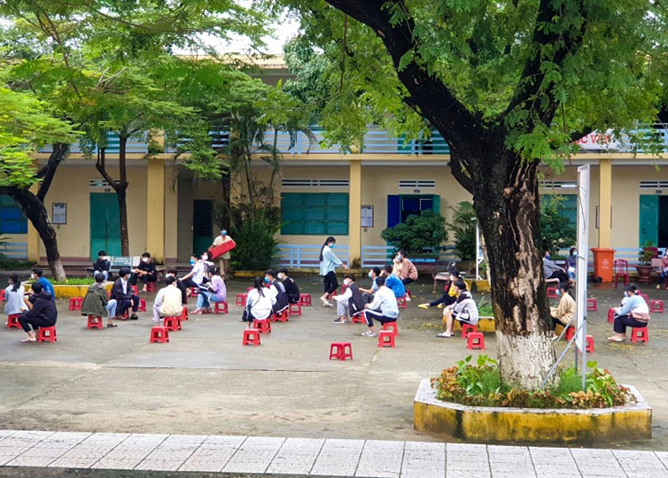 25 hoc sinh duong tinh voi SARS-CoV-2 anh 1