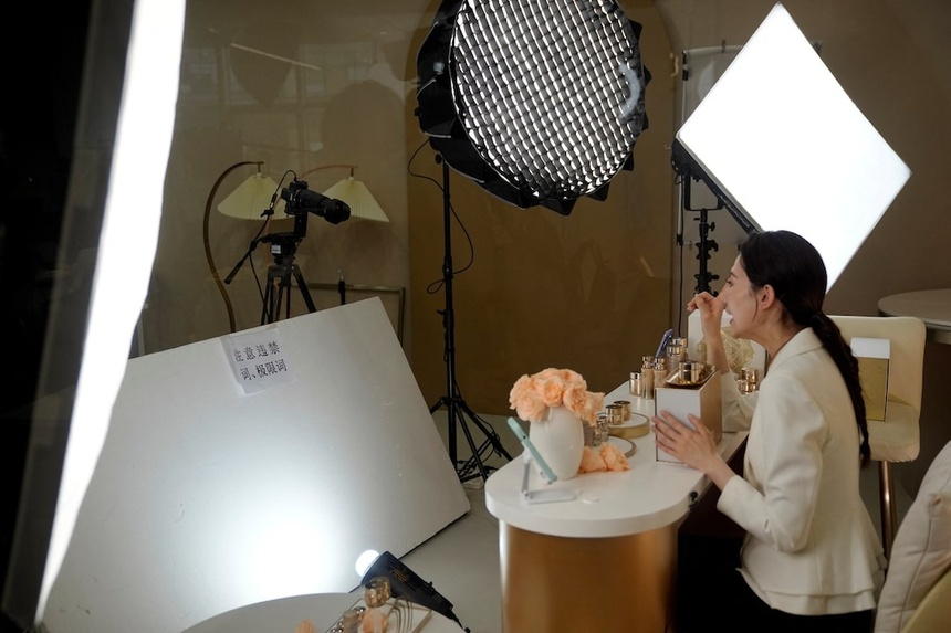Lệnh cấm 630 năm: Hồi kết cho 'ông hoàng bà chúa' livestream?