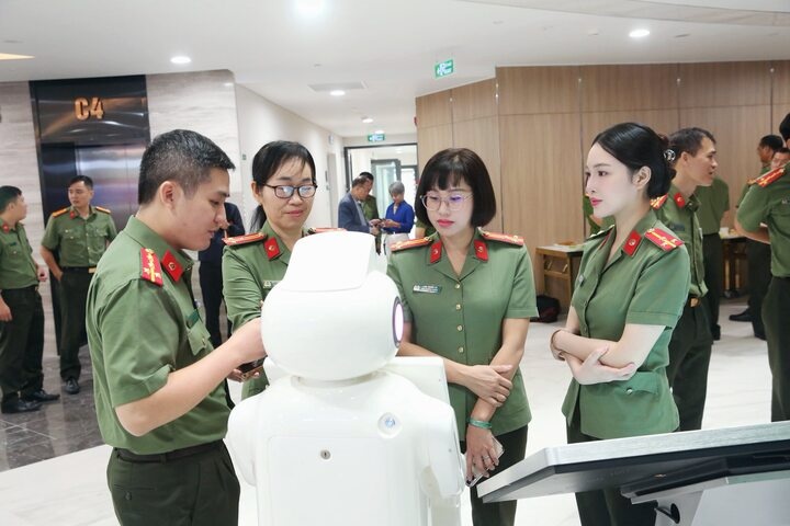 thuong uy anh 10
