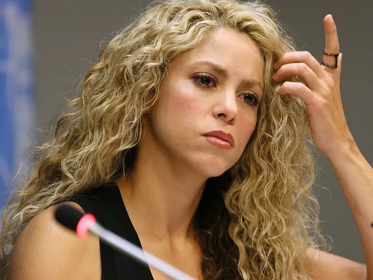 Shakira tron thue anh 1