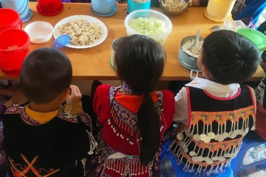 Nuôi Em ảnh 1 Nuoi Em anh 1