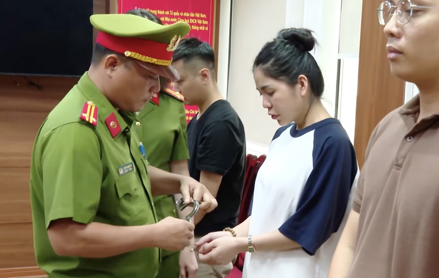 Khoi to Quang Ling Vlogs anh 2
